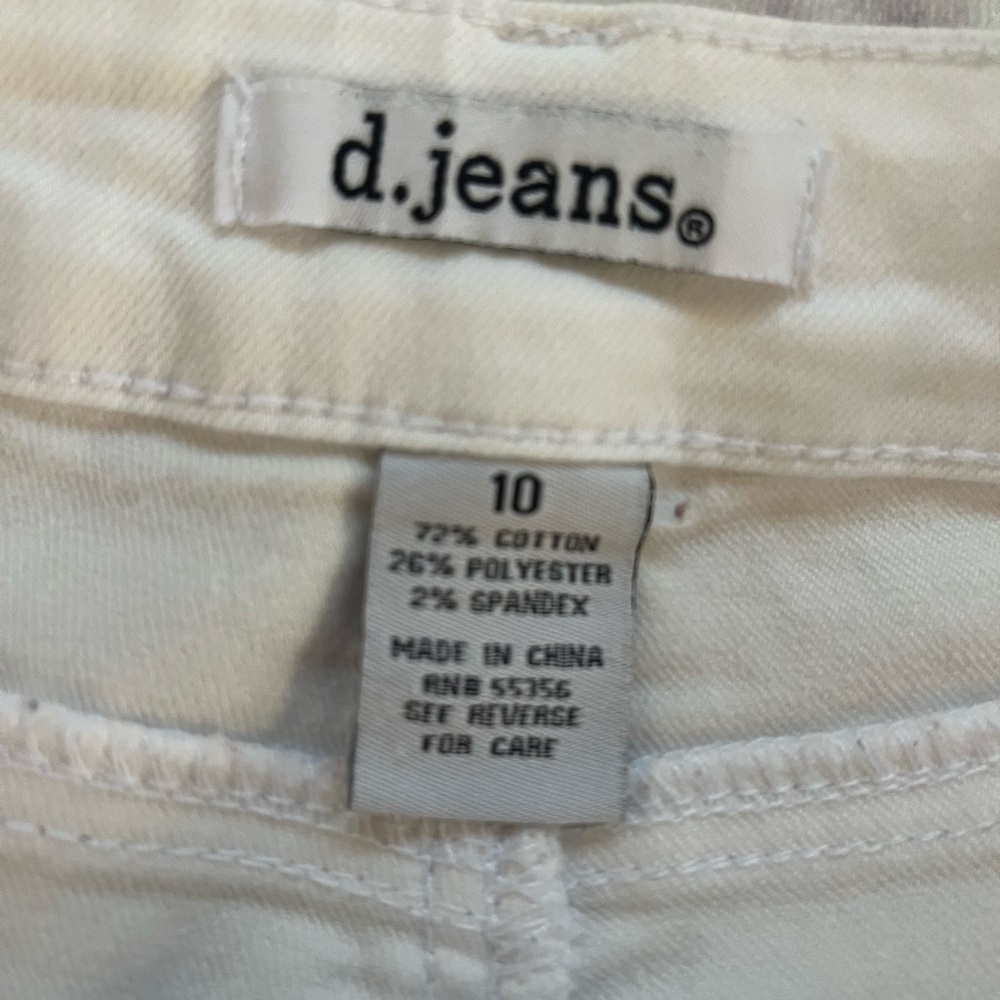 Jeans D. Jeans White Straight Leg Jeans Versatile Style.
Like New - Picture 4 of 4